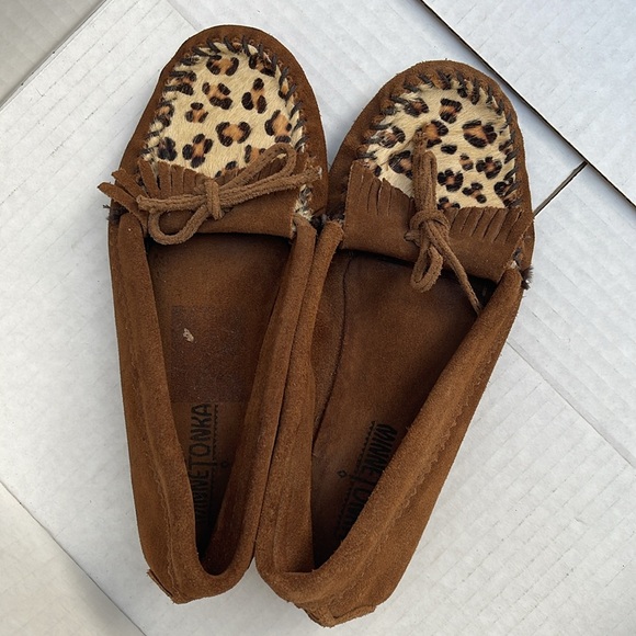 MINNETONKA Slip On Shoes - Picture 5 of 6